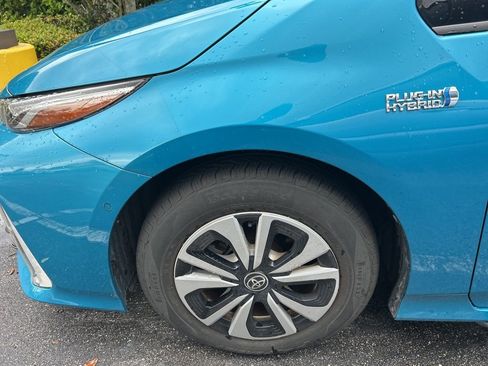 Used 2017 Toyota Prius Prime Advanced image 4