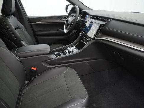 New 2026 Jeep Grand Cherokee Altitude AWD/4WD image 35