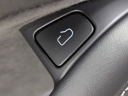 Used 2023 Tesla Model 3 Standard Range image 19