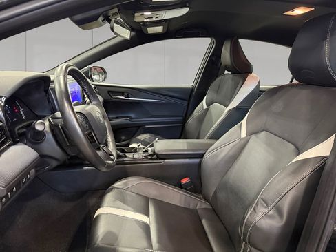 Used 2025 Toyota Camry SE image 10