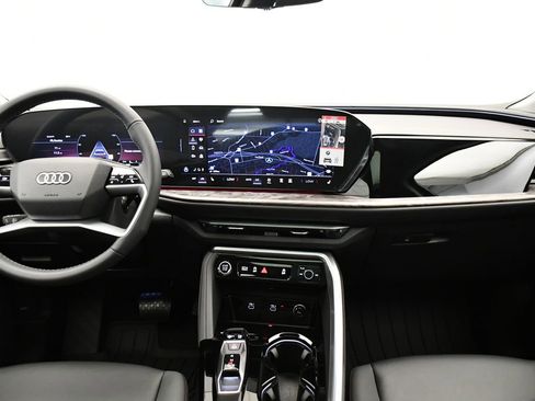 Used 2025 Audi Q5 Premium w/ Convenience Package image 19