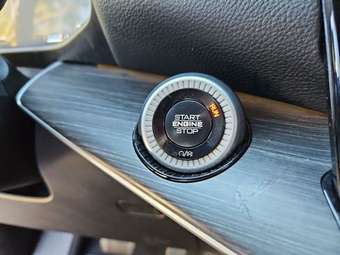 Used 2024 Jeep Wagoneer L Series III w/ Flexible Seating Group image 16