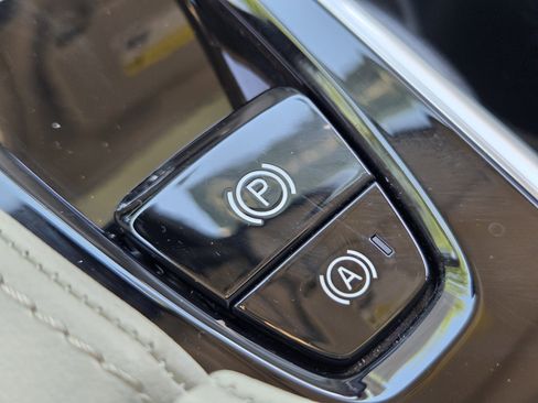 Certified 2025 Volvo XC90 B5 Ultra w/ Protection Package Premier image 29