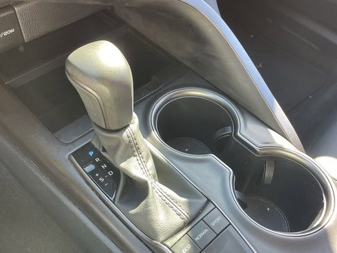 Used 2024 Toyota Camry SE image 5