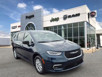 New 2025 Chrysler Pacifica Select