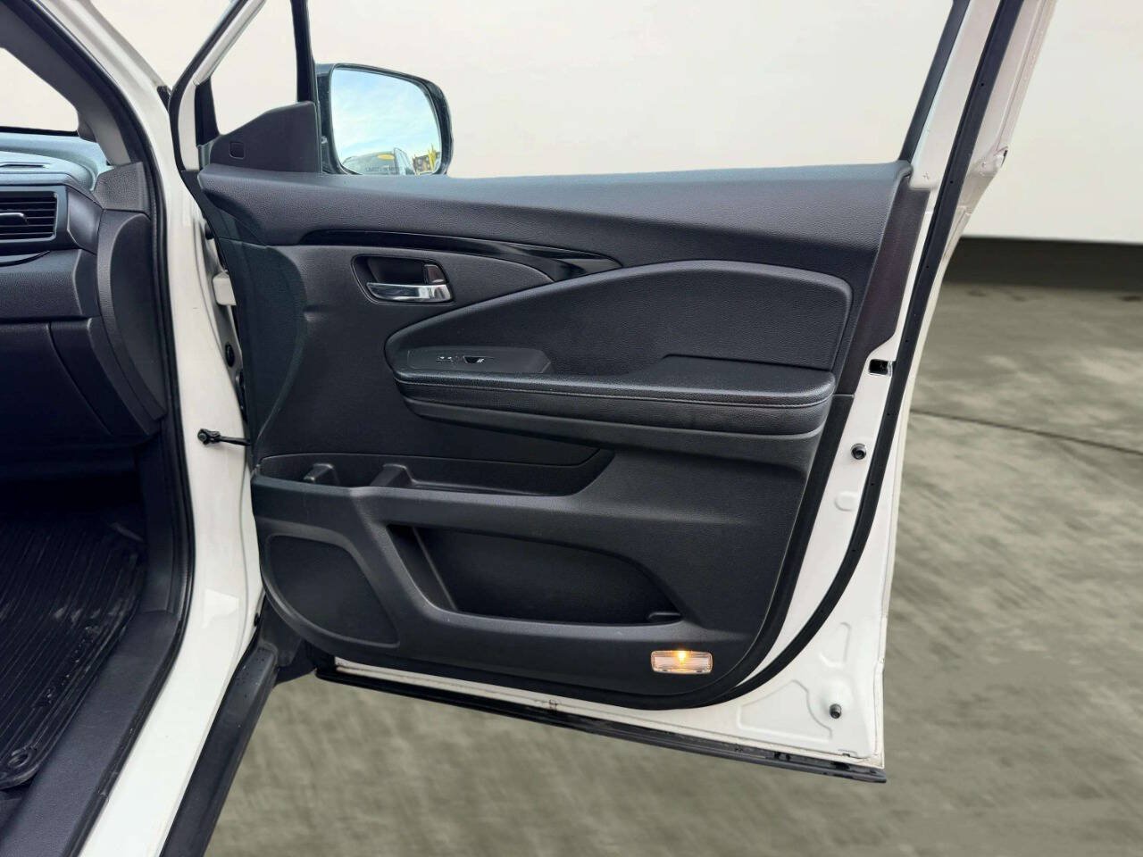 Used 2016 Honda Pilot Elite image 35