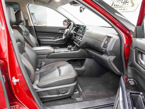 Used 2022 Nissan Pathfinder SL FWD image 16
