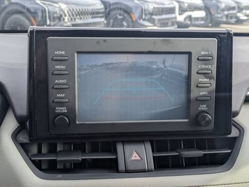 Used 2019 Toyota RAV4 XLE w/ Convenience Package FWD image 22