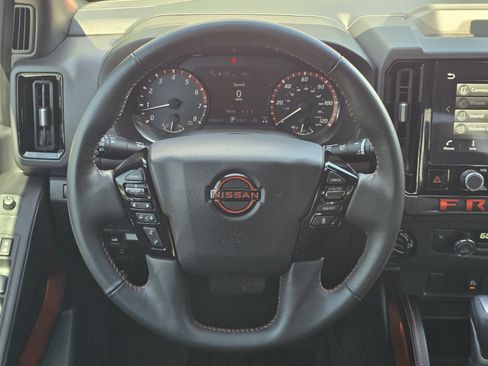 Used 2025 Nissan Frontier PRO-4X AWD/4WD image 16
