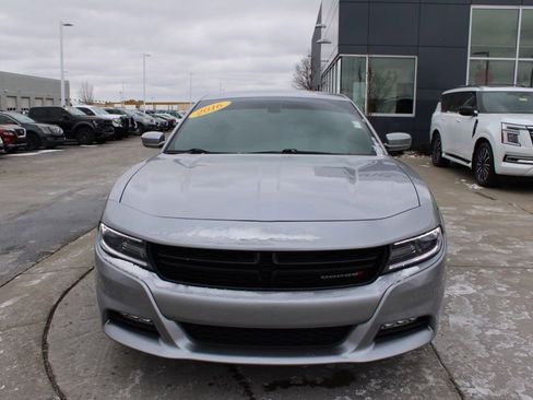 Used 2016 Dodge Charger SXT image 3