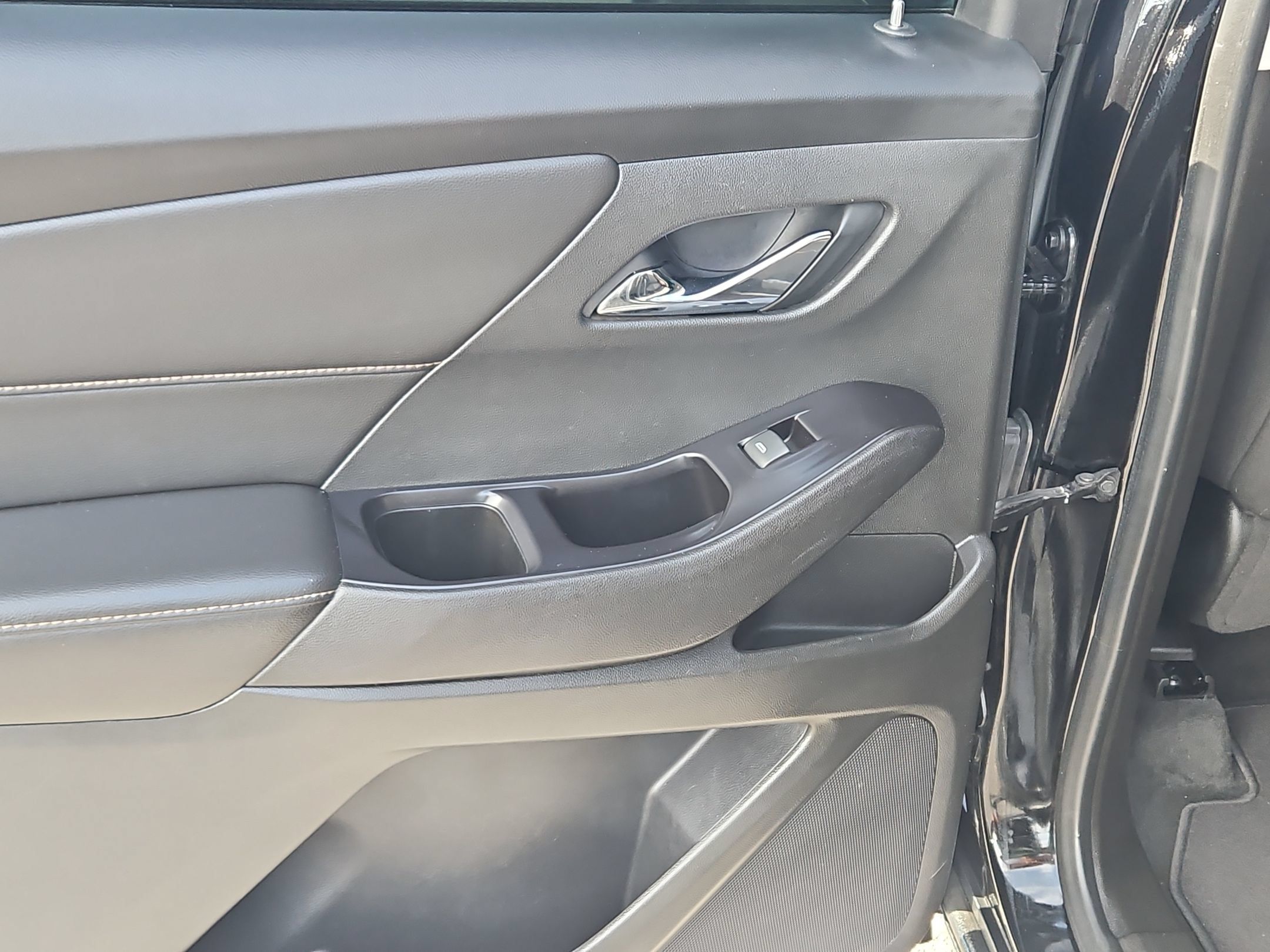 Used 2020 Chevrolet Traverse LT FWD image 34