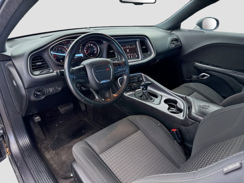 Used 2018 Dodge Challenger SXT image 7