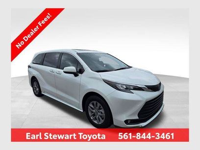 Certified 2025 Toyota Sienna XLE