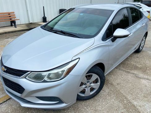 Used 2017 Chevrolet Cruze LS FWD image 1