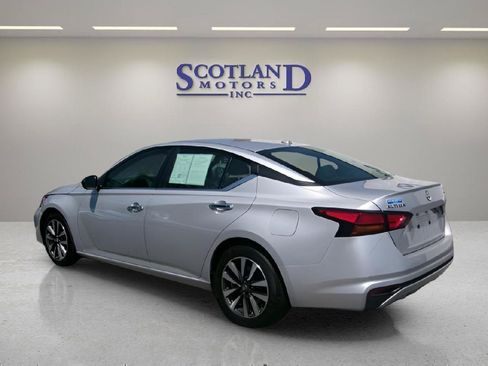 Used 2024 Nissan Altima 2.5 SV FWD image 8