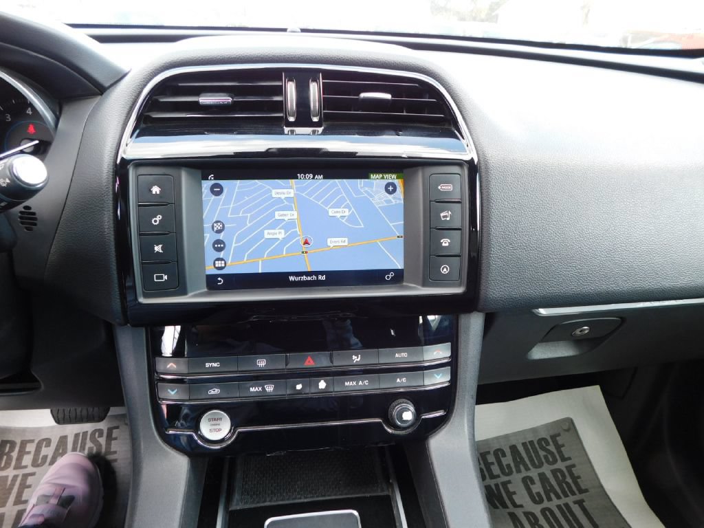 Used 2018 Jaguar F-PACE Premium AWD/4WD image 35