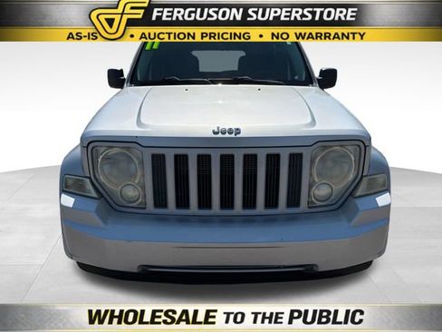 Used 2011 Jeep Liberty Sport RWD image 2