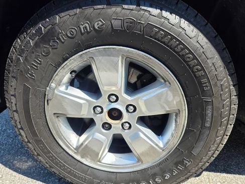 Used 2012 Jeep Liberty Sport AWD/4WD image 9
