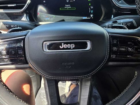 Used 2022 Jeep Grand Cherokee Overland AWD/4WD image 15