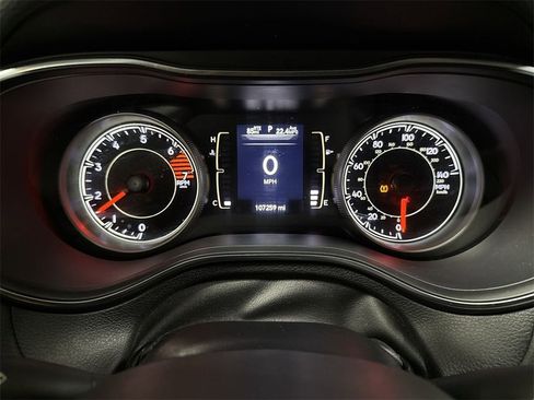 Used 2020 Jeep Cherokee Latitude Plus image 11