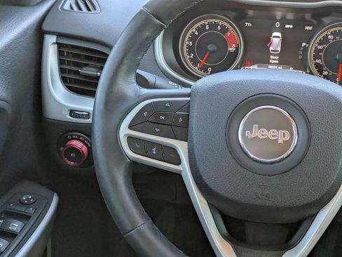 Used 2017 Jeep Cherokee Trailhawk w/ Comfort/Convenience Group image 20