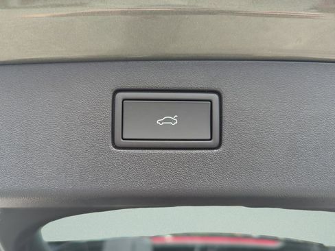 New 2026 Volkswagen Tiguan SE R-Line FWD image 18