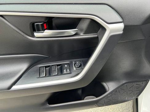 Used 2022 Toyota RAV4 XLE Premium FWD image 13