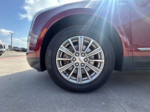 Used 2017 Cadillac XT5 Luxury w/ Driver Awareness Package FWD image 6
