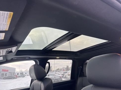 Used 2023 Nissan Titan PRO-4X w/ Pro-4x Convenience Package image 10