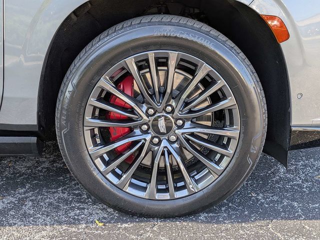 Certified 2024 Cadillac Escalade ESV V AWD/4WD image 10