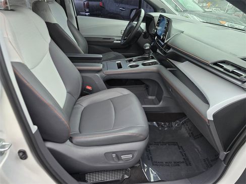 Used 2021 Toyota Sienna XSE w/ XSE Plus Package image 10