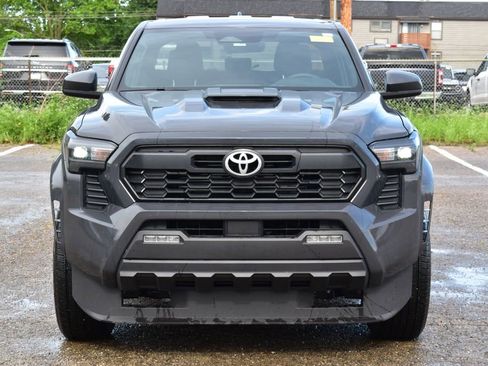 Used 2025 Toyota Tacoma TRD Sport AWD/4WD image 2