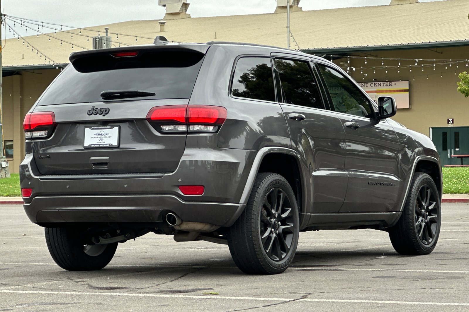 Used 2021 Jeep Grand Cherokee Laredo X AWD/4WD image 4