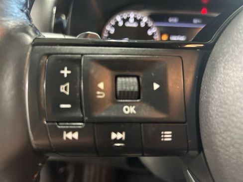 Used 2023 Nissan Pathfinder SL AWD/4WD image 28