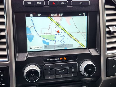 Used 2017 Ford F150 Platinum w/ Equipment Group 701A Luxury image 16