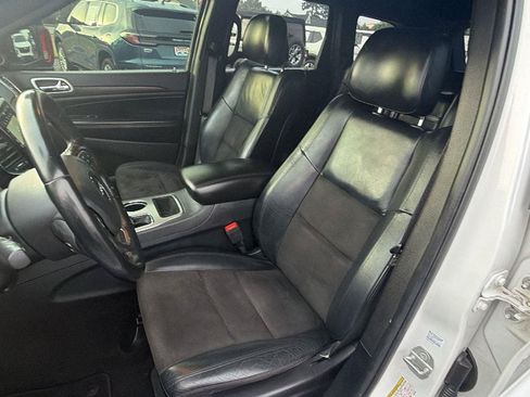 Used 2020 Jeep Grand Cherokee Altitude RWD image 4