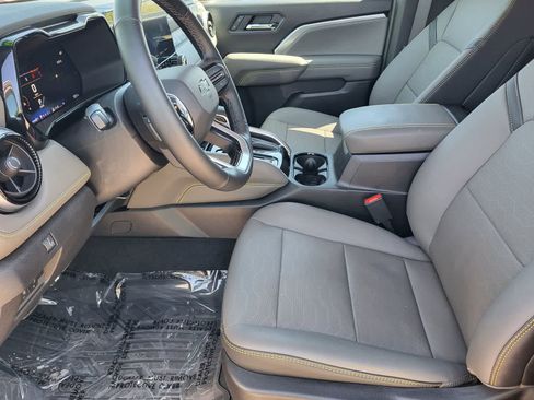 Used 2025 Chevrolet Colorado ZR2 w/ Technology Package AWD/4WD image 27