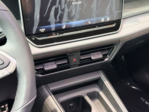 New 2026 Volkswagen Tiguan SE R-Line AWD/4WD image 17