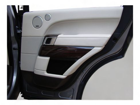 Used 2013 Land Rover Range Rover HSE image 28