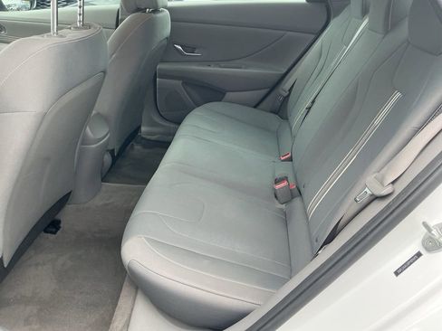 Used 2023 Hyundai Elantra SEL w/ Convenience Package image 19