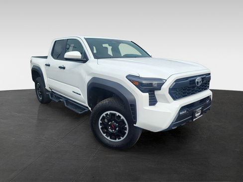 Used 2025 Toyota Tacoma TRD Off-Road image 2