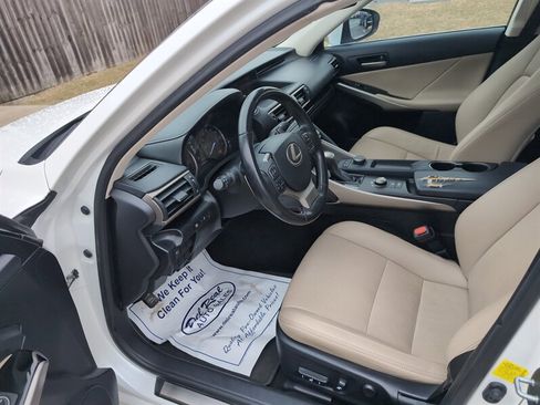 Used 2017 Lexus IS 200t image 10