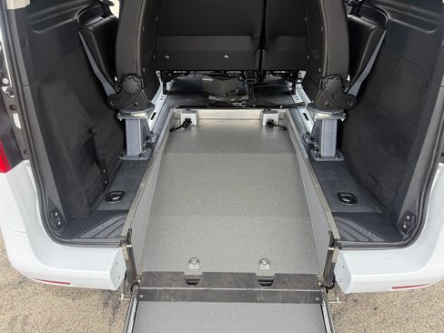 Used 2019 Mercedes-Benz Metris Passenger image 26