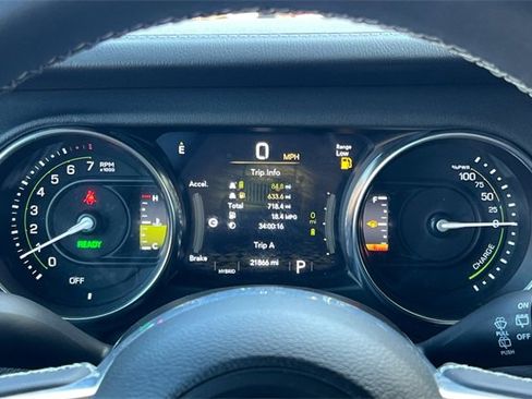 Used 2023 Jeep Wrangler Unlimited Sahara image 30