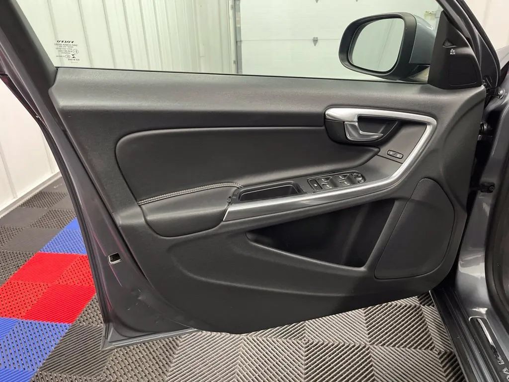 Used 2018 Volvo S60 T5 Dynamic w/ Vision Package AWD/4WD image 19