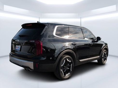Used 2024 Kia Telluride S FWD image 3