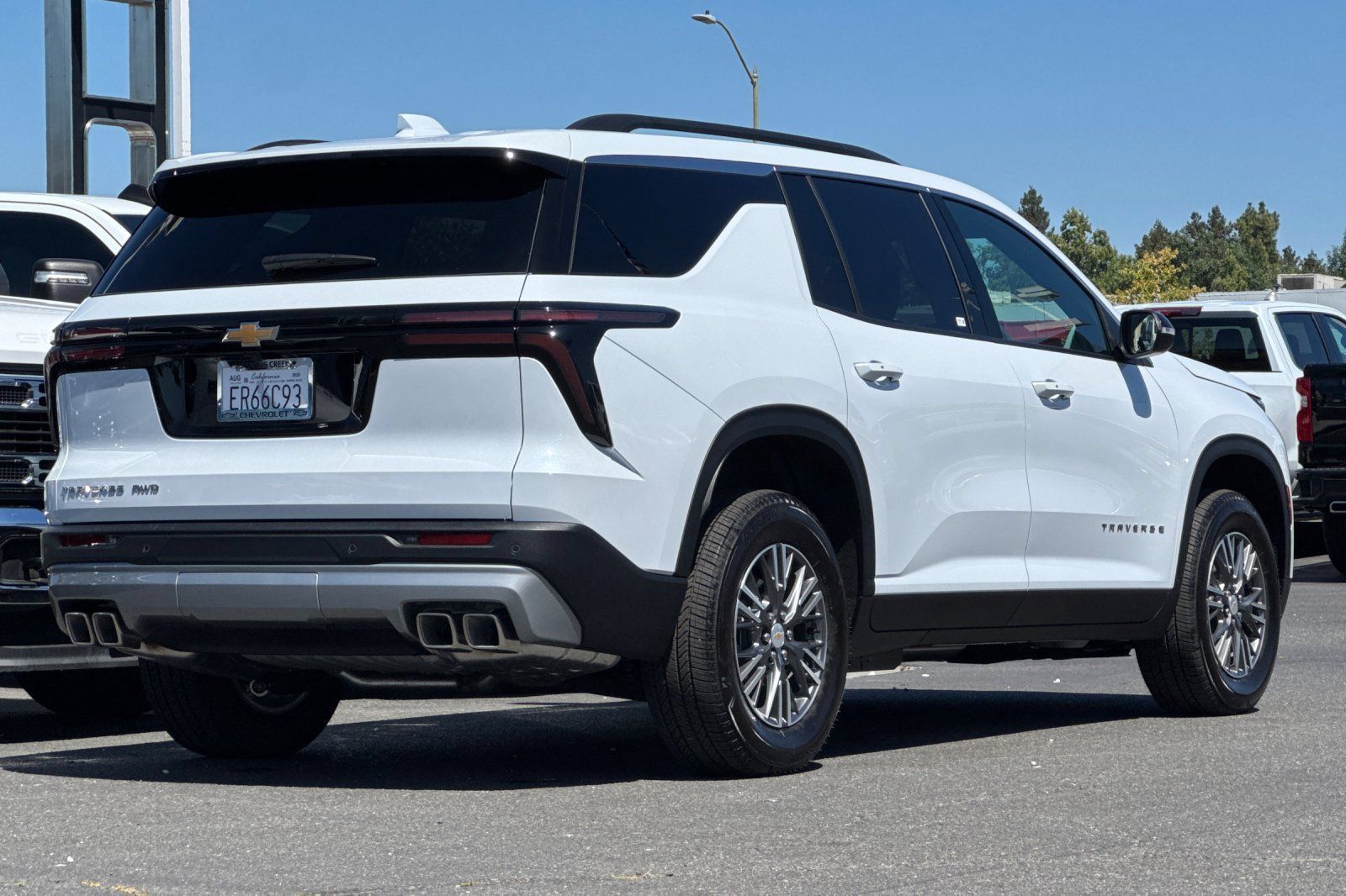 Used 2026 Chevrolet Traverse LT AWD/4WD image 5