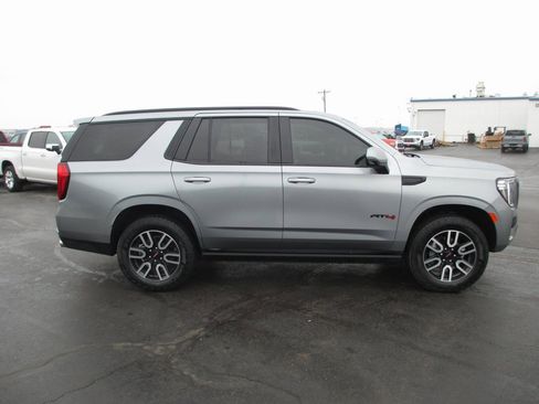 Used 2024 GMC Yukon AT4 w/ AT4 Premium Plus Package image 4