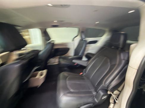 Used 2017 Chrysler Pacifica Touring-L Plus w/ Advanced Safetytec Group FWD image 20