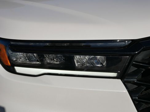 Certified 2024 Honda Pilot TrailSport image 16